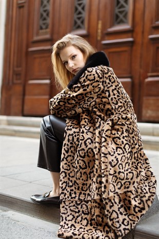 Leopard Pattern Collar Fur Coat